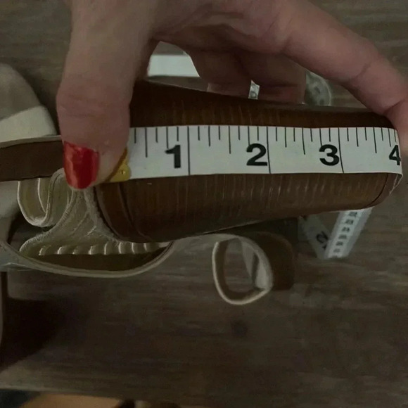 Charleston Shoe Co Women's Beige Elastic Tribeca Block Stacked Heel Size-9/39 - Picture 6 of 6